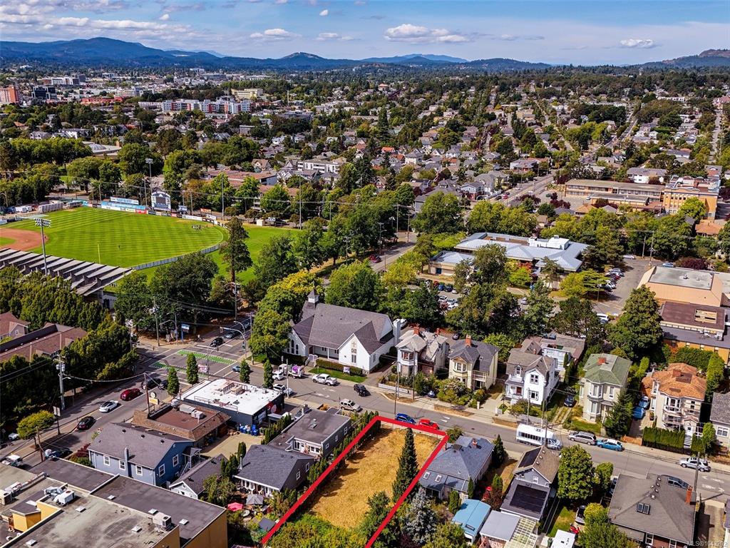 Second View of 1115 Caledonia Ave, Victoria, BC, V8T 1E9