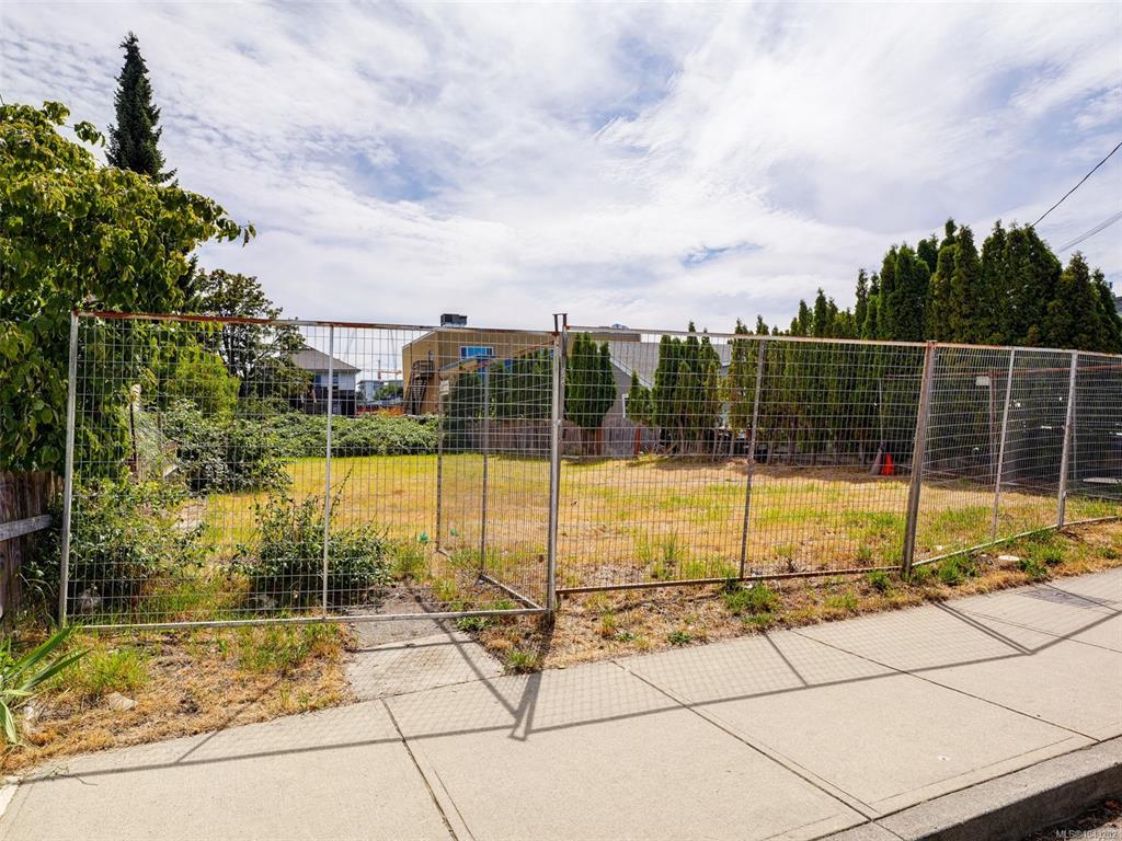 Third View of 1115 Caledonia Ave, Victoria, BC, V8T 1E9
