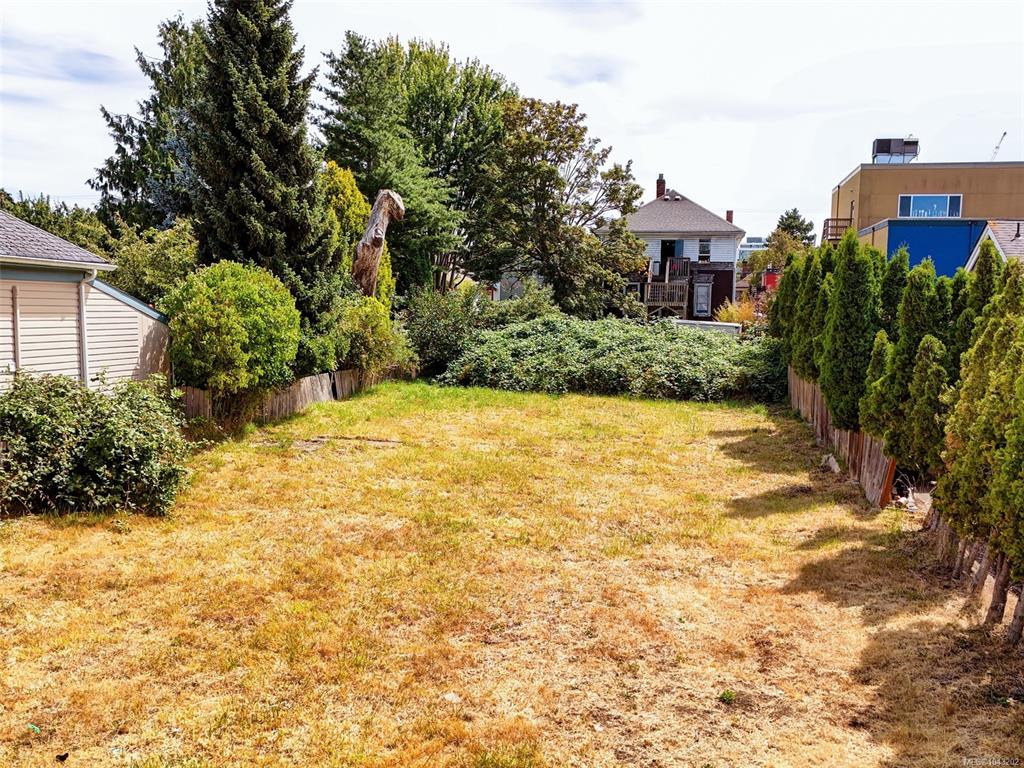 Fourth View of 1115 Caledonia Ave, Victoria, BC, V8T 1E9