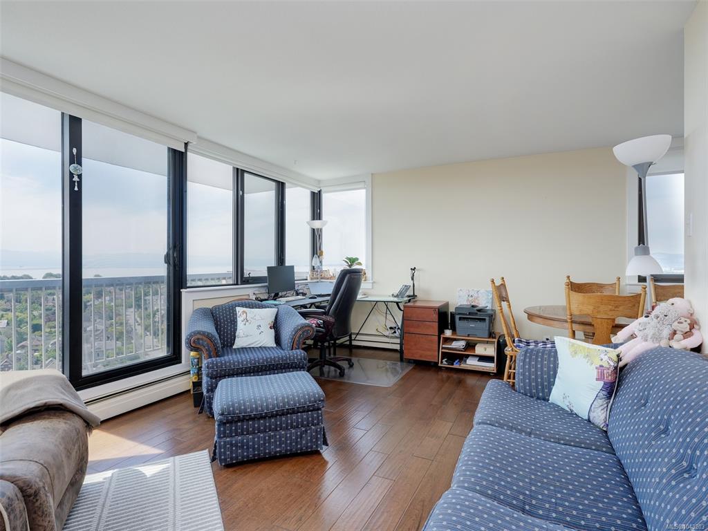 Third View of 647 Michigan St, Victoria, BC, V8V 1S9
