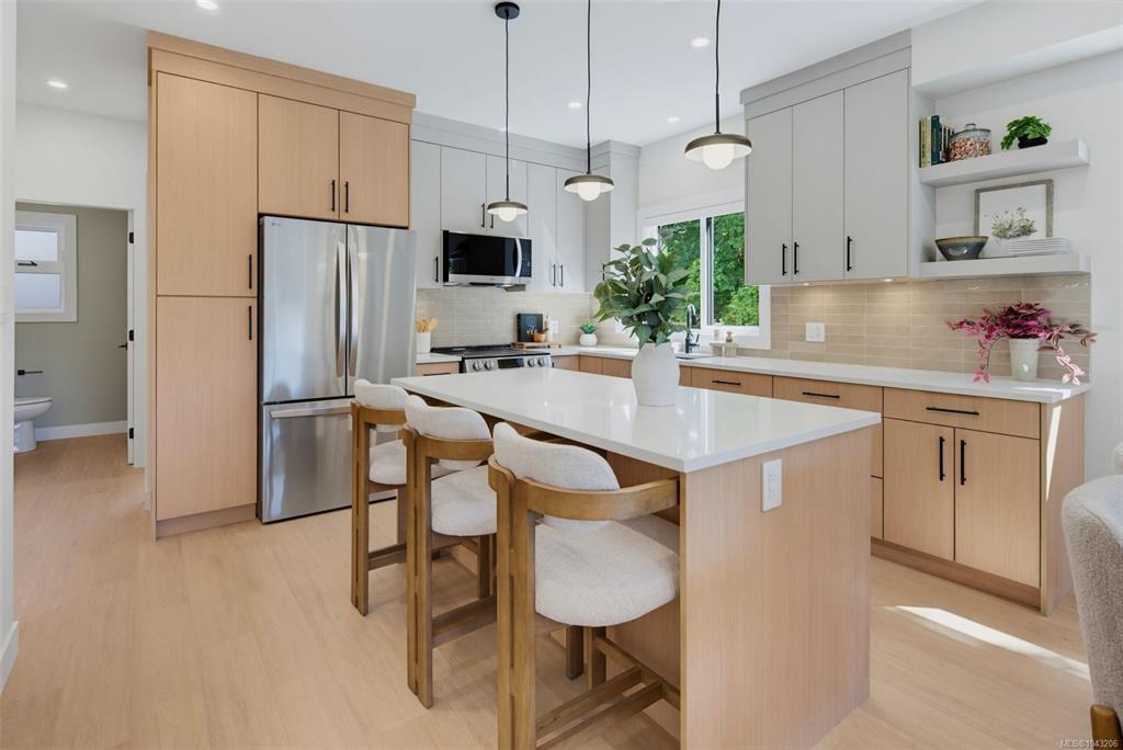 966 Siskin Ridge, 1043206, BC,
