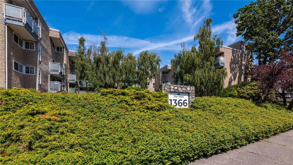 1366 Hillside Ave, 1043214, BC,