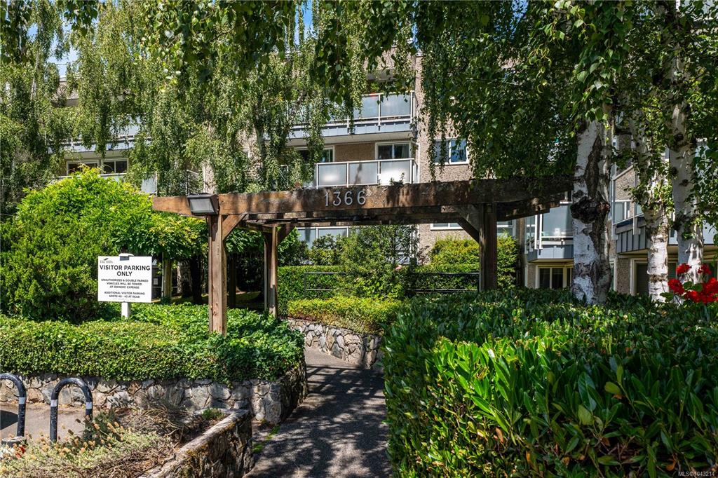 Third View of 1366 Hillside Ave, The Hills, Victoria, BC, V8T 2B5