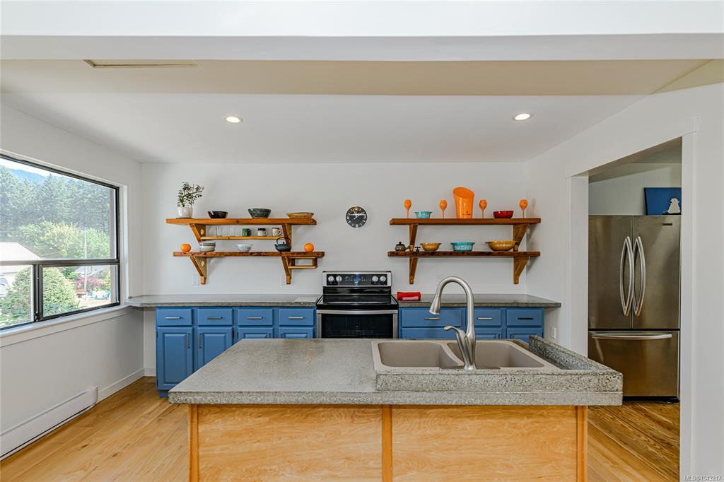Fifth View of 40 Hemlock St, Lake Cowichan, BC, V0R 2G0