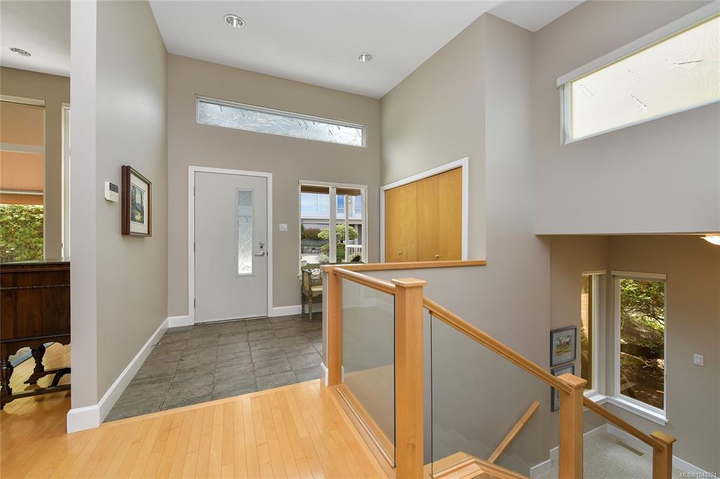 Fourth View of 763 Sayward Hill Terr, Saanich, BC, V8Y 3K1