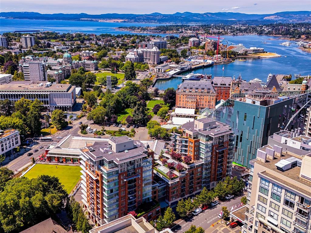 Third View of 737 Humboldt St, Aria, Victoria, BC, V8W 1B1