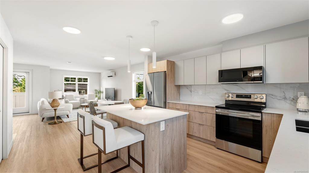 Third View of 4201 Tyndall Ave, Marlowe, Saanich, BC, V8N 0C4