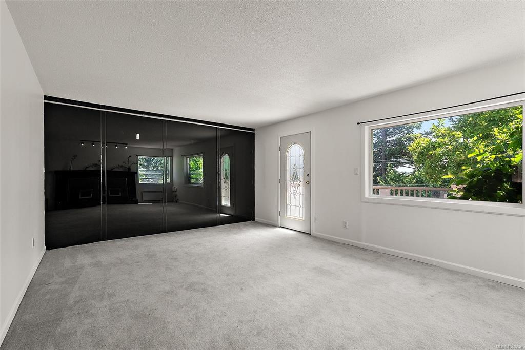 Fourth View of 1224 Mariposa Ave, Saanich, BC, V8Z 6P4