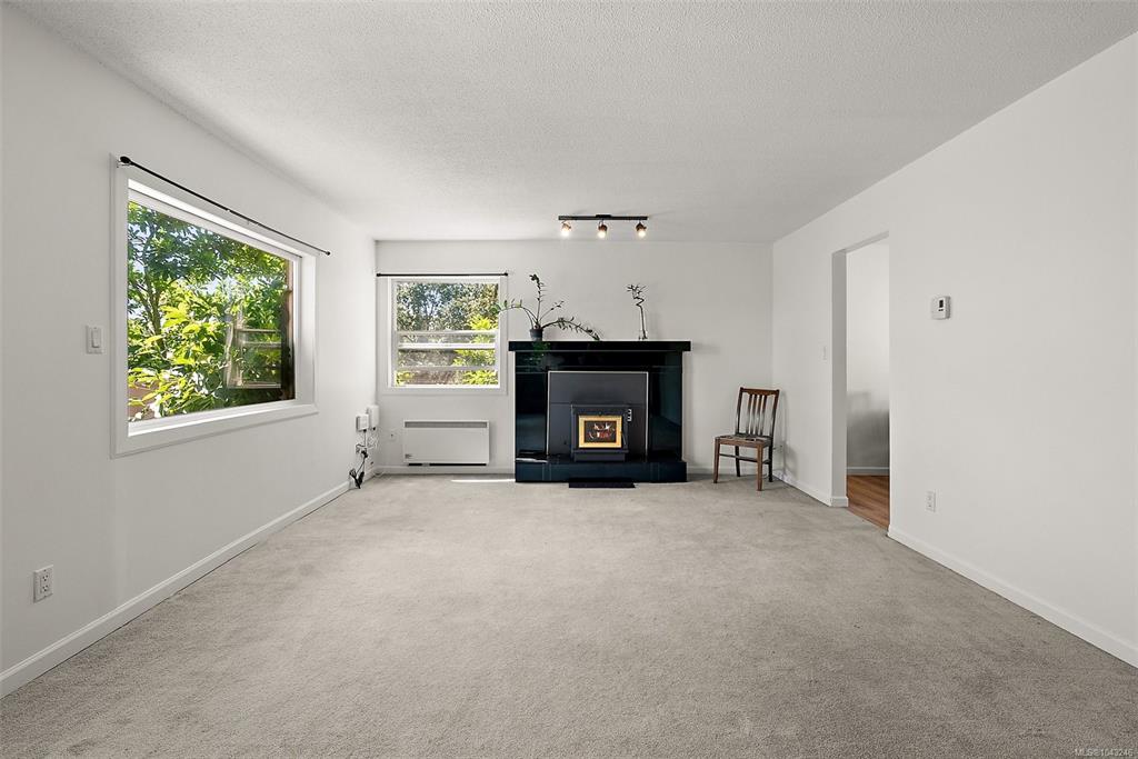 Fifth View of 1224 Mariposa Ave, Saanich, BC, V8Z 6P4