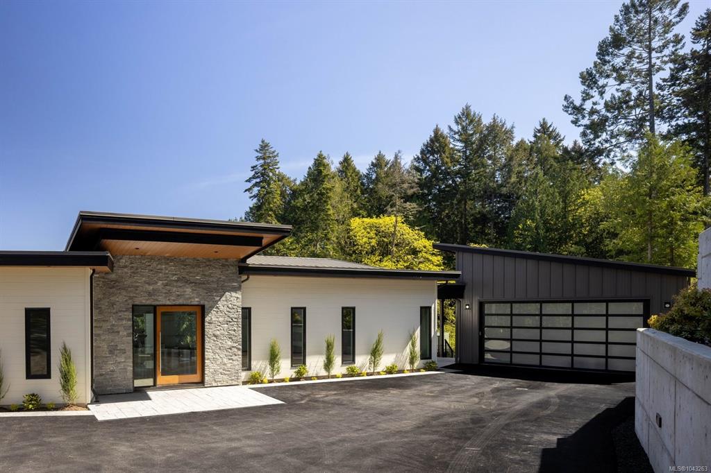 Third View of 1677 Lands End Rd, North Saanich, BC, V8L 5L5