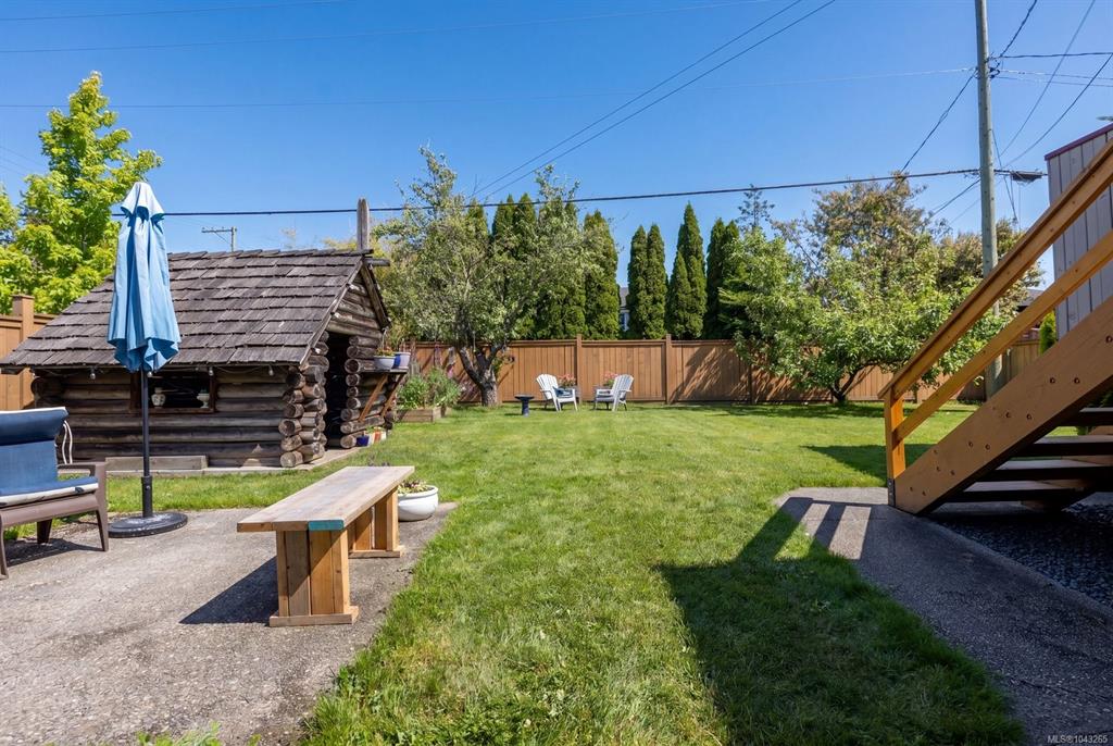 Third View of 2935 Oriole St, Saanich, BC, V8R 2W9