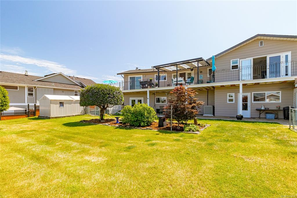 Third View of 587 Hillcrest Ave, Ladysmith, BC, V9G 1W1