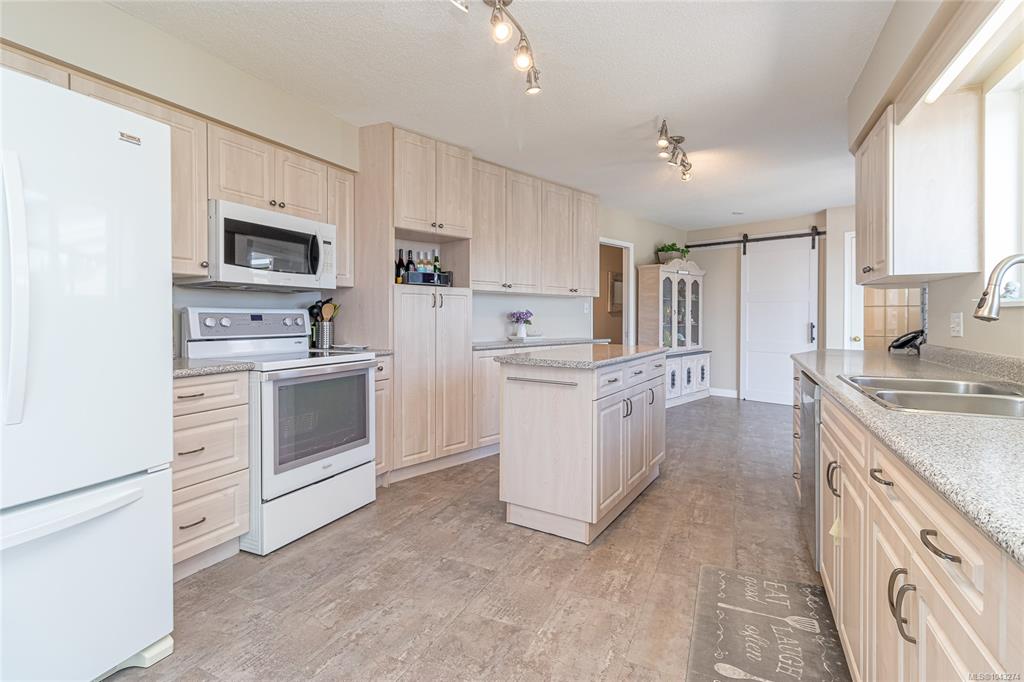 Fifth View of 587 Hillcrest Ave, Ladysmith, BC, V9G 1W1