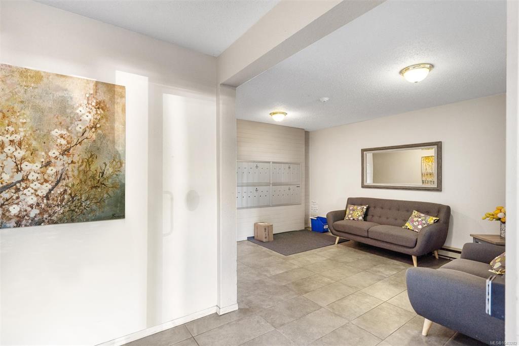 Fourth View of 3258 Alder St, Alder Manor, Saanich, BC, V8X 1P2