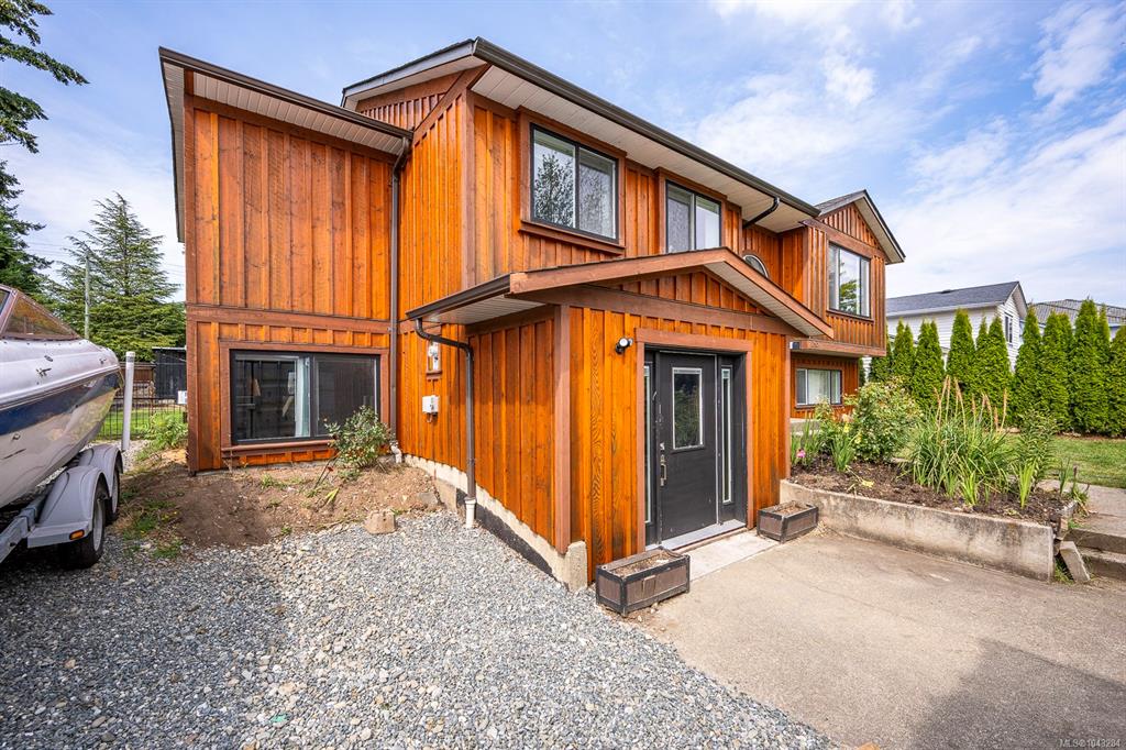 Third View of 2110 Murrelet Dr, Comox, BC, V9M 3P5