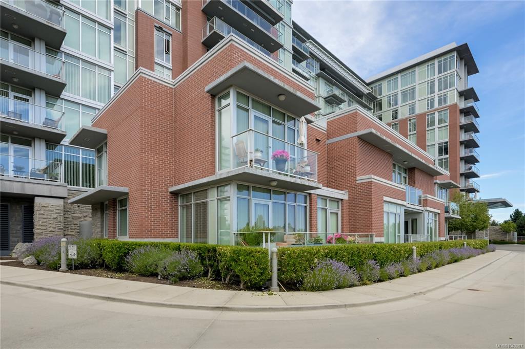 100 Saghalie Rd, 1043297, BC,