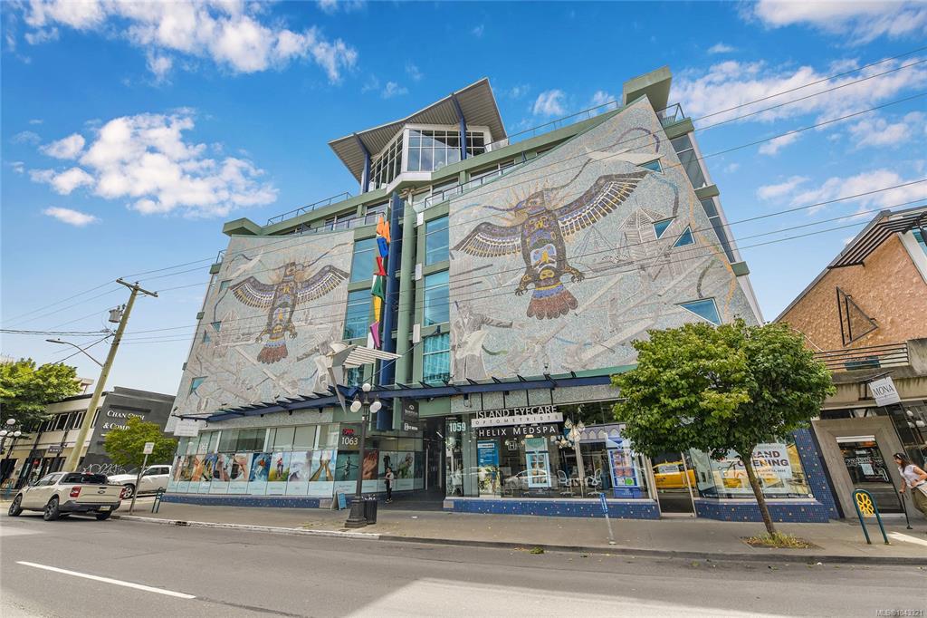 Second View of 1061 Fort St, Mosaic, Victoria, BC, V8V 5A1