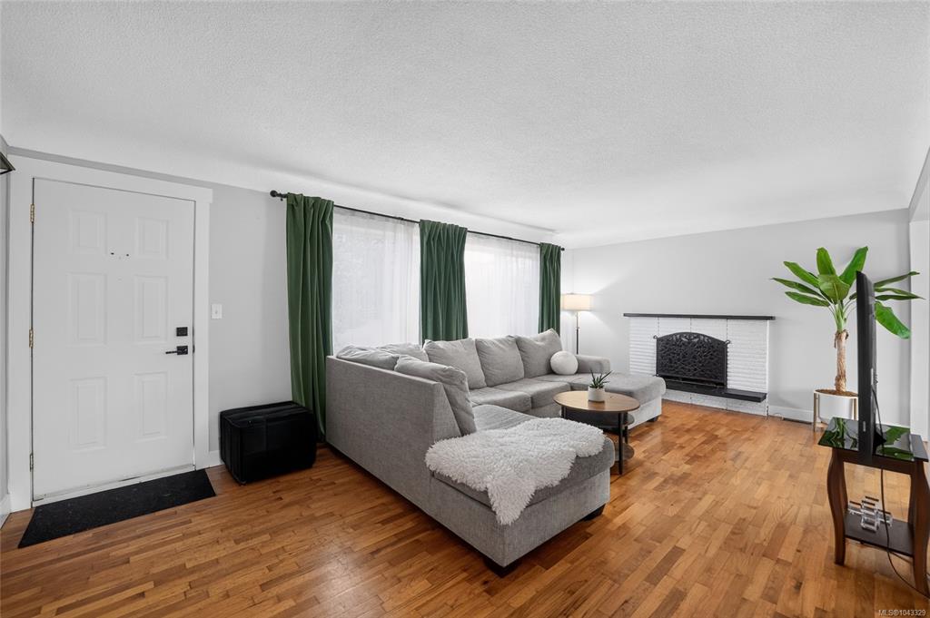 Third View of 650 Hunter St, Nanaimo, BC, V9S 1R1