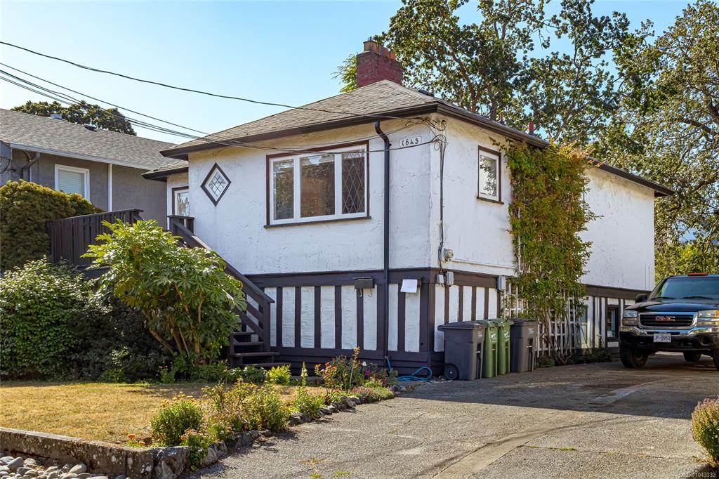 Third View of 1645 Haultain St, Victoria, BC, V8R 2K8