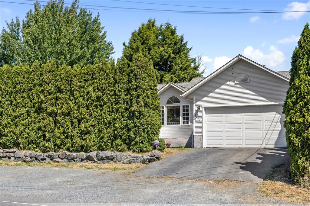 Third View of 1730 Jingle Pot Rd, Nanaimo, BC, V9R 6H1