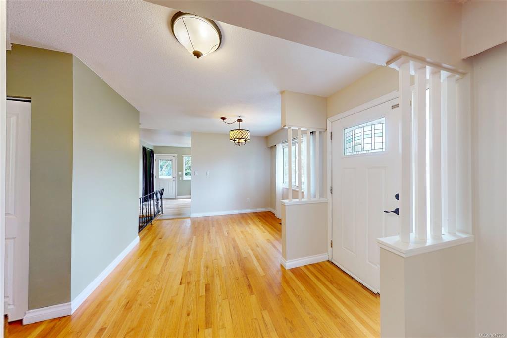 Third View of 1710 Sprucewood Pl, Saanich, BC, V8N 1H3