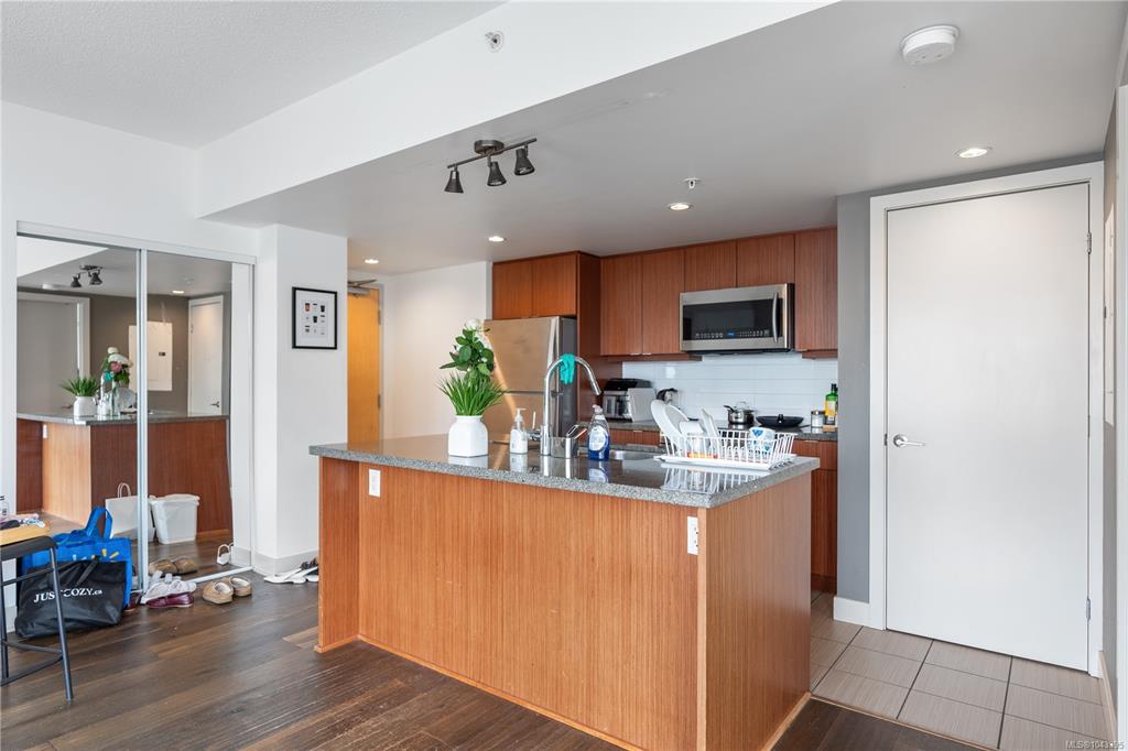 Fifth View of 760 Johnson St, Victoria, BC, V8W 1N1
