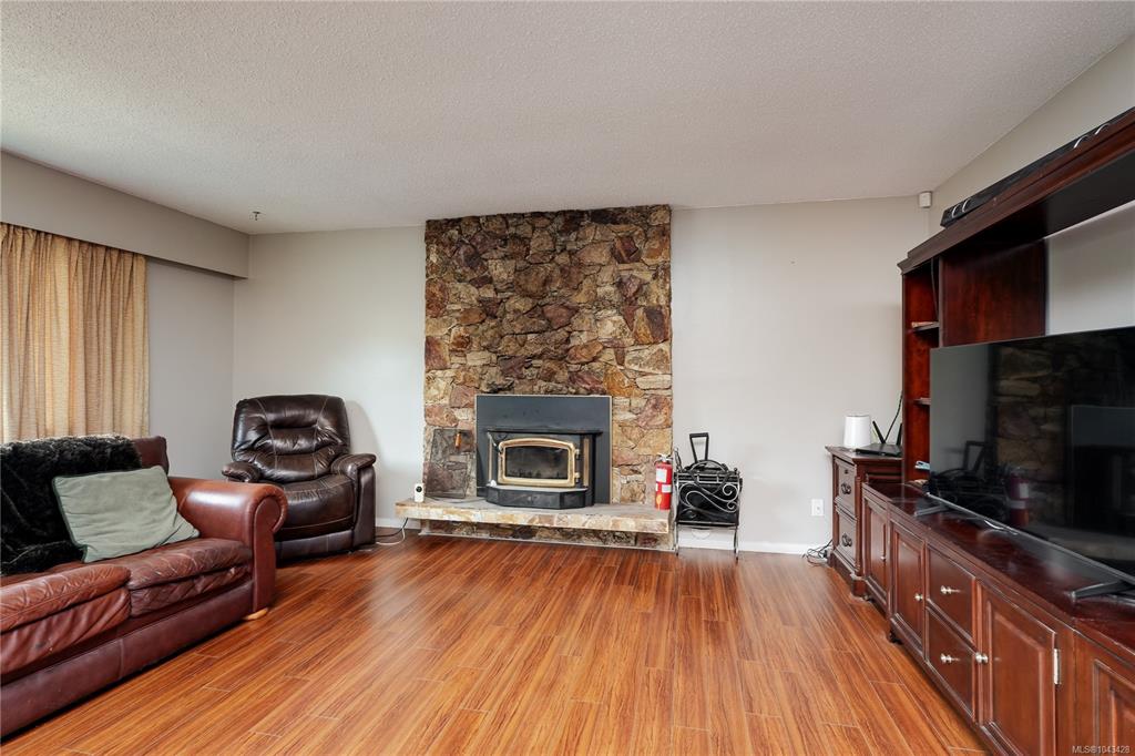 Third View of 1521 San Juan Ave, Saanich, BC, V8N 2L4