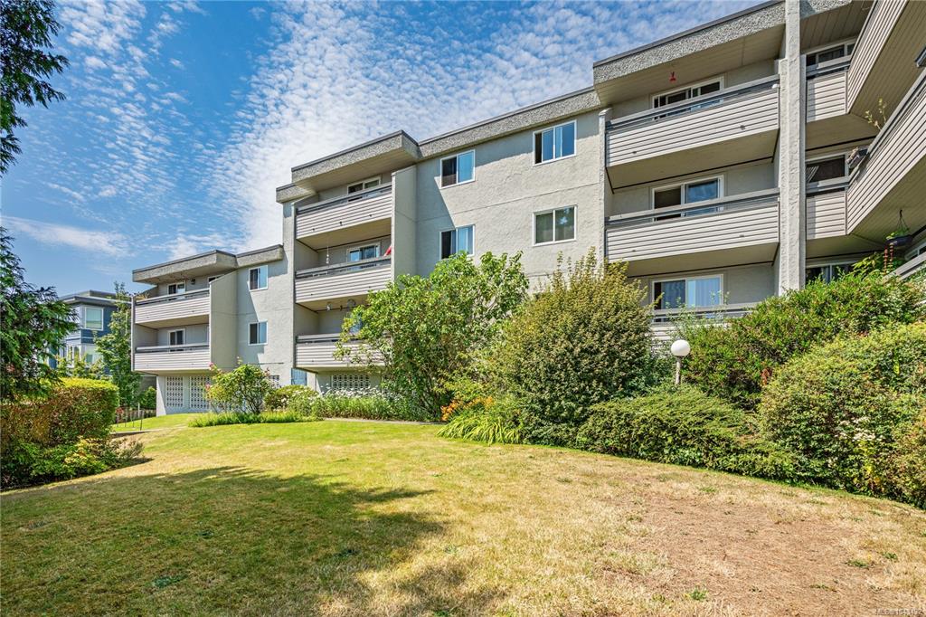 Third View of 3235 Quadra St, Saanich, BC, V8X 1G4
