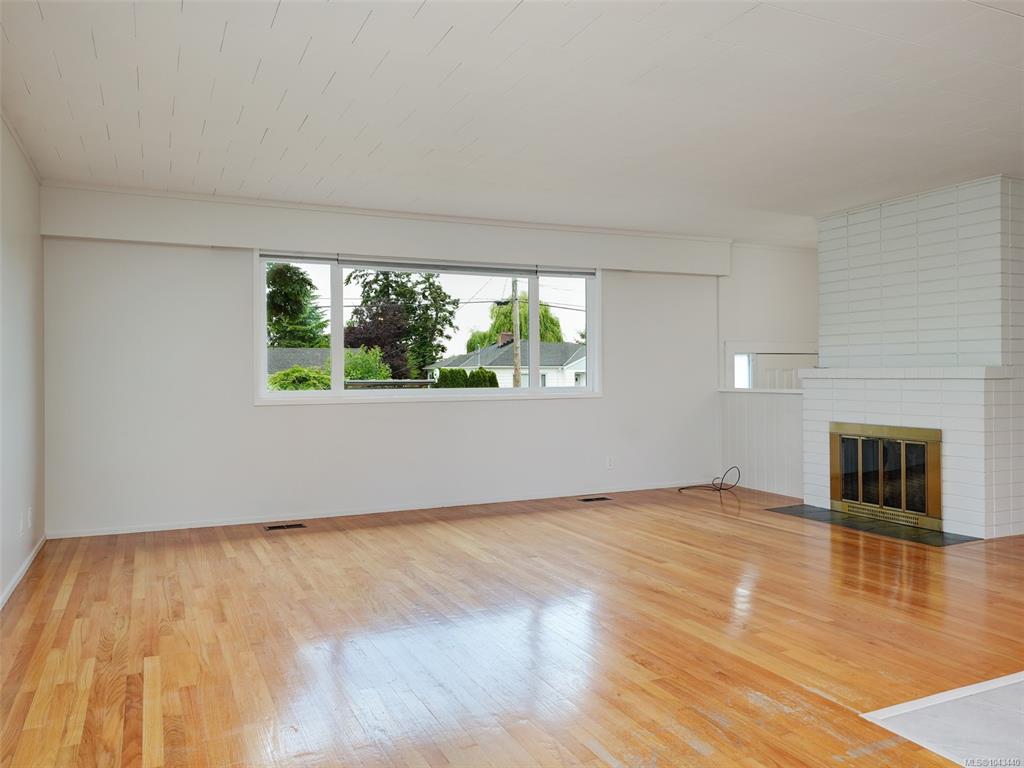 Fourth View of 3871 Carey Rd, Saanich, BC, V8Z 4C8