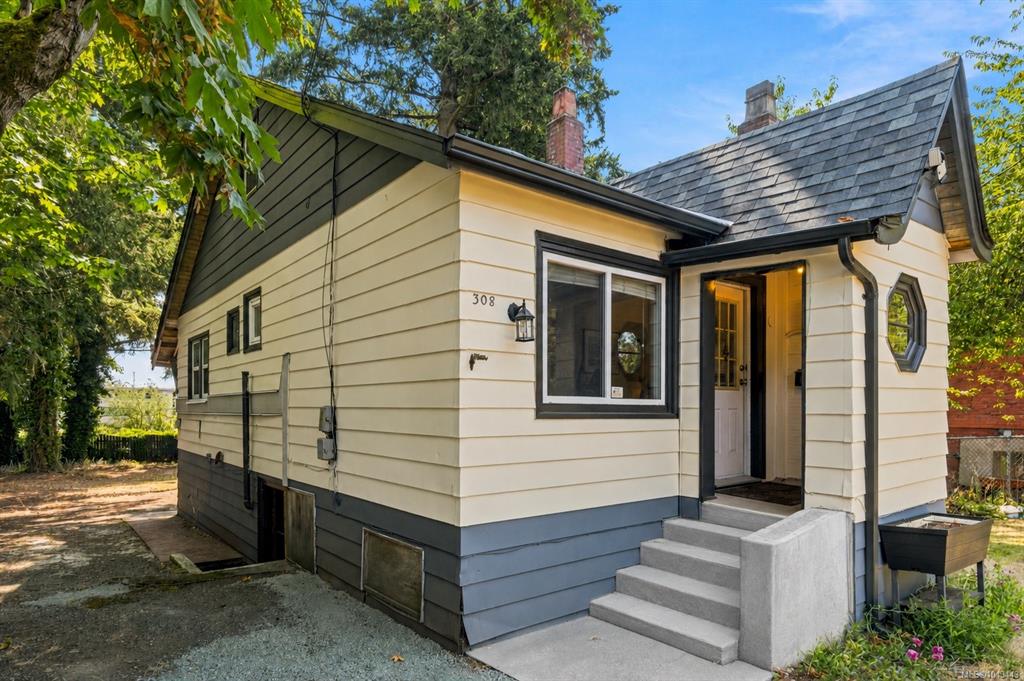 Third View of 308 Holly Ave, Nanaimo, BC, V9S 3M2