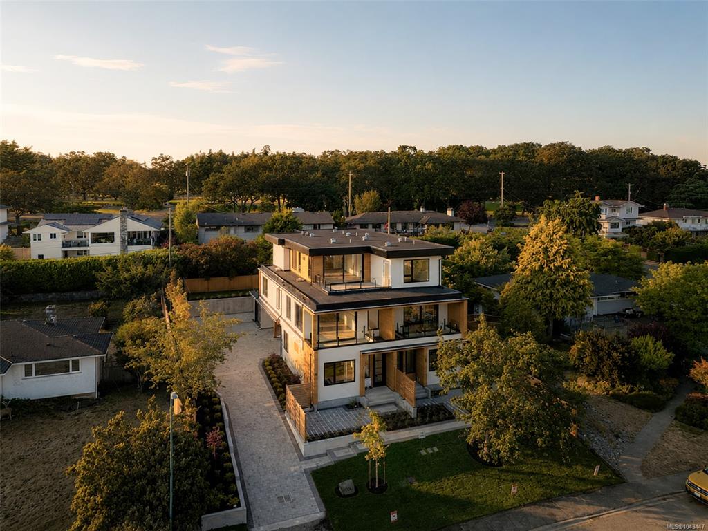 3080 Oakdowne Rd, 1043447, BC,
