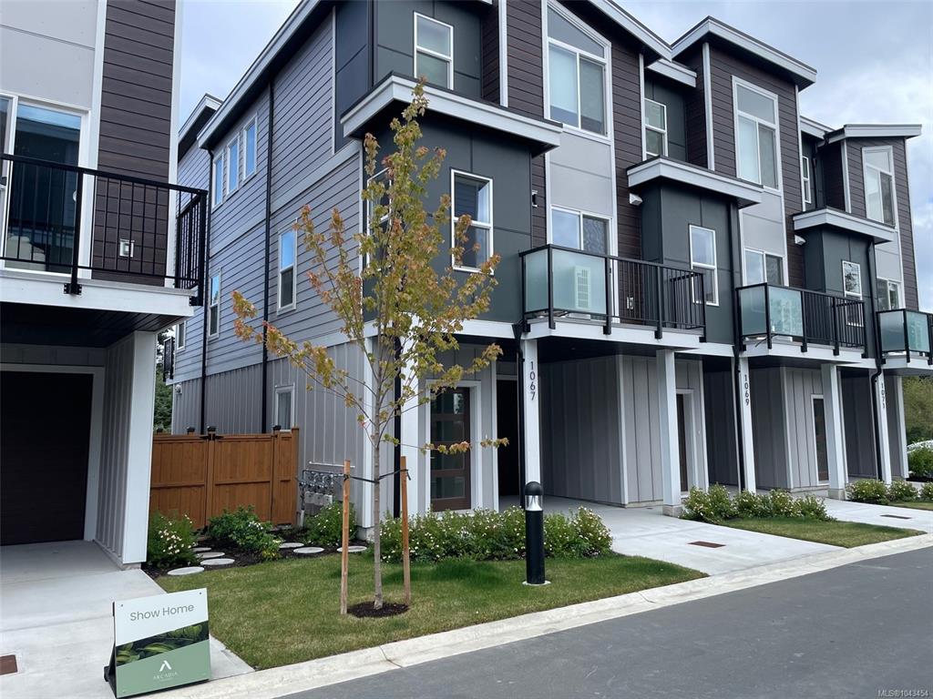 1203 Arcadiawood Crt, 1043454, BC,