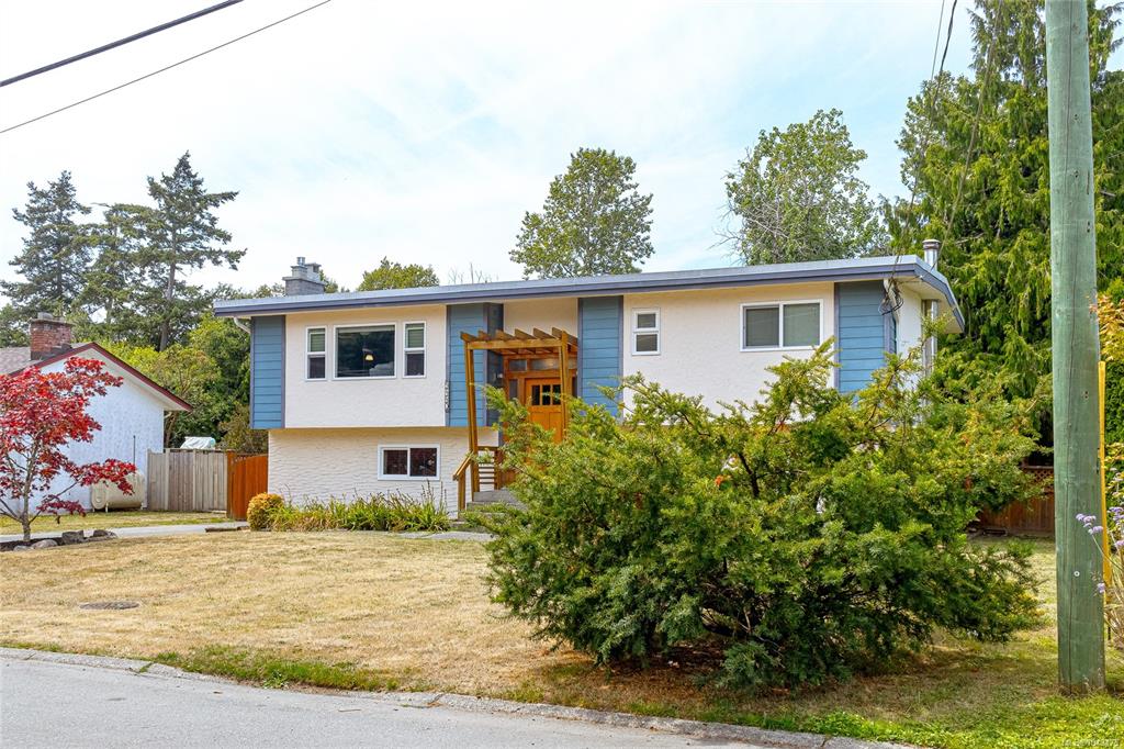 Third View of 9480 Maryland Dr, Sidney, BC, V8L 2R6