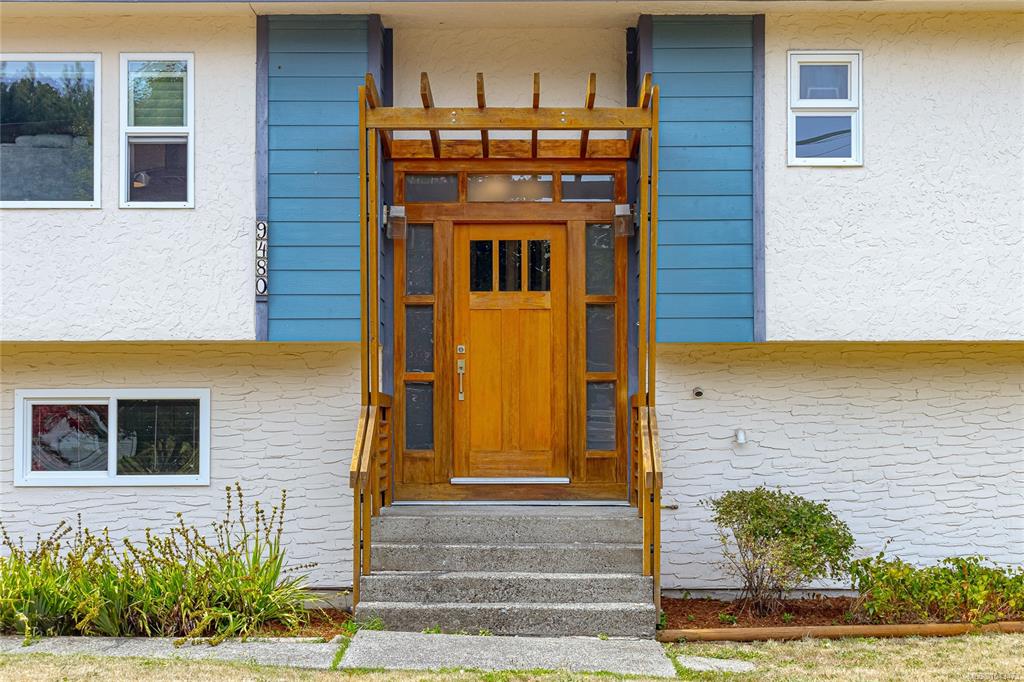 Fourth View of 9480 Maryland Dr, Sidney, BC, V8L 2R6