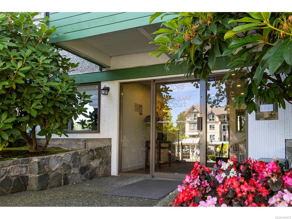 Third View of 2095 Oak Bay Ave, Marquee Court, Oak Bay, BC, V8R 1E6