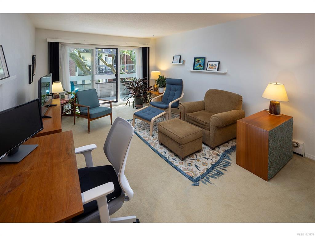 Fourth View of 2095 Oak Bay Ave, Marquee Court, Oak Bay, BC, V8R 1E6