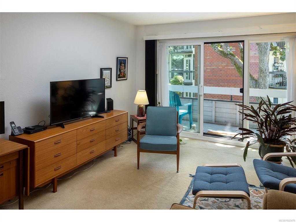 Fifth View of 2095 Oak Bay Ave, Marquee Court, Oak Bay, BC, V8R 1E6