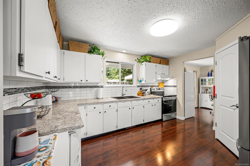 Fourth View of 58 Mitchell Rd, Courtenay, BC, V9N 6C3