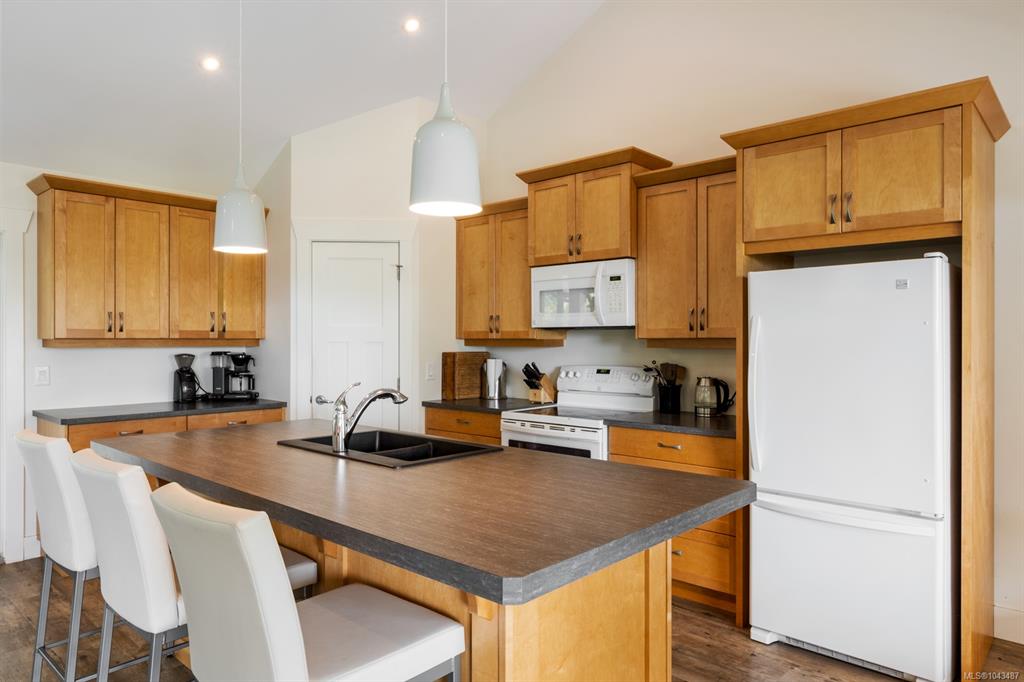Third View of 6531 Country Rd, Fanny Bay, BC, V0R 1W0