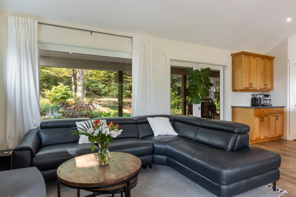 Fifth View of 6531 Country Rd, Fanny Bay, BC, V0R 1W0