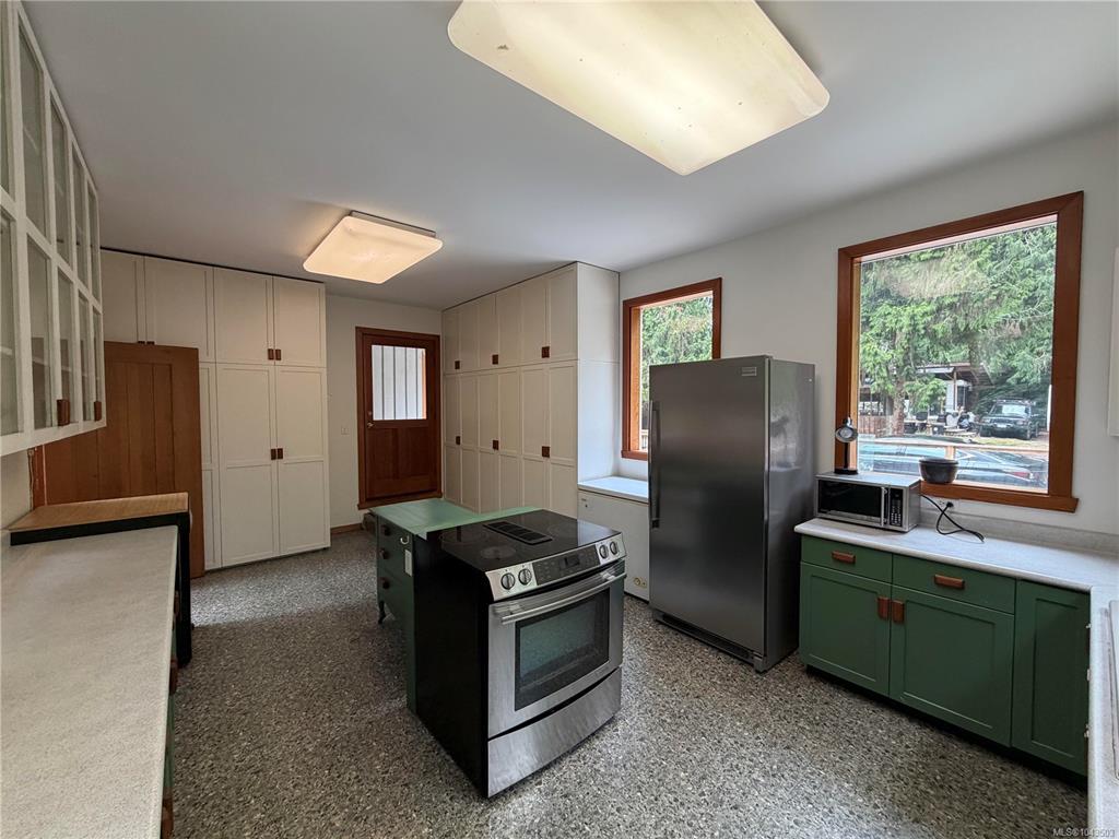 Fourth View of 380 Parker Rd, Qualicum Beach, BC, V9K 1S9