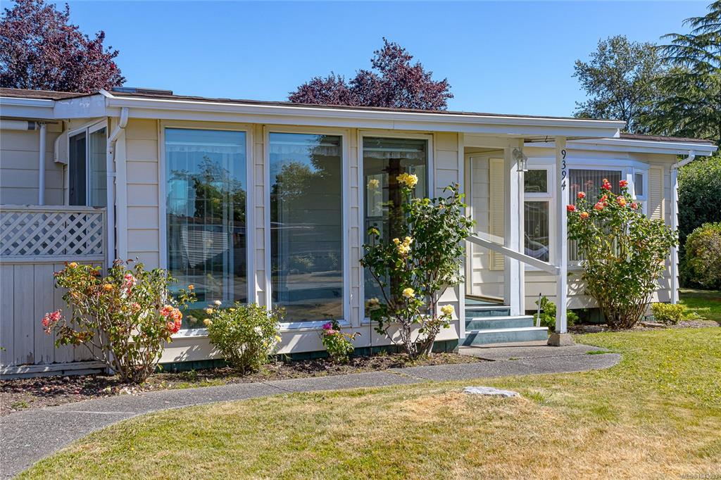 Third View of 9394 Brookwood Dr, Summergate Village, Sidney, BC, V8L 4H3