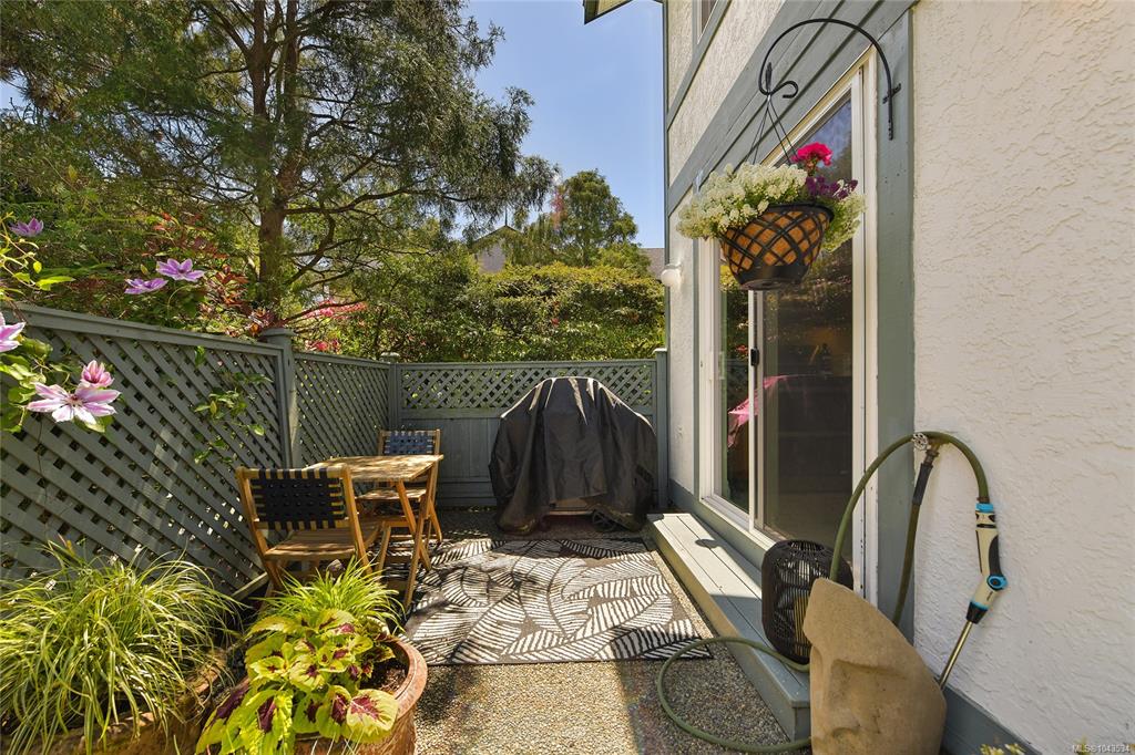 Fourth View of 3008 Quadra St, Victoria, BC, V8T 4G3