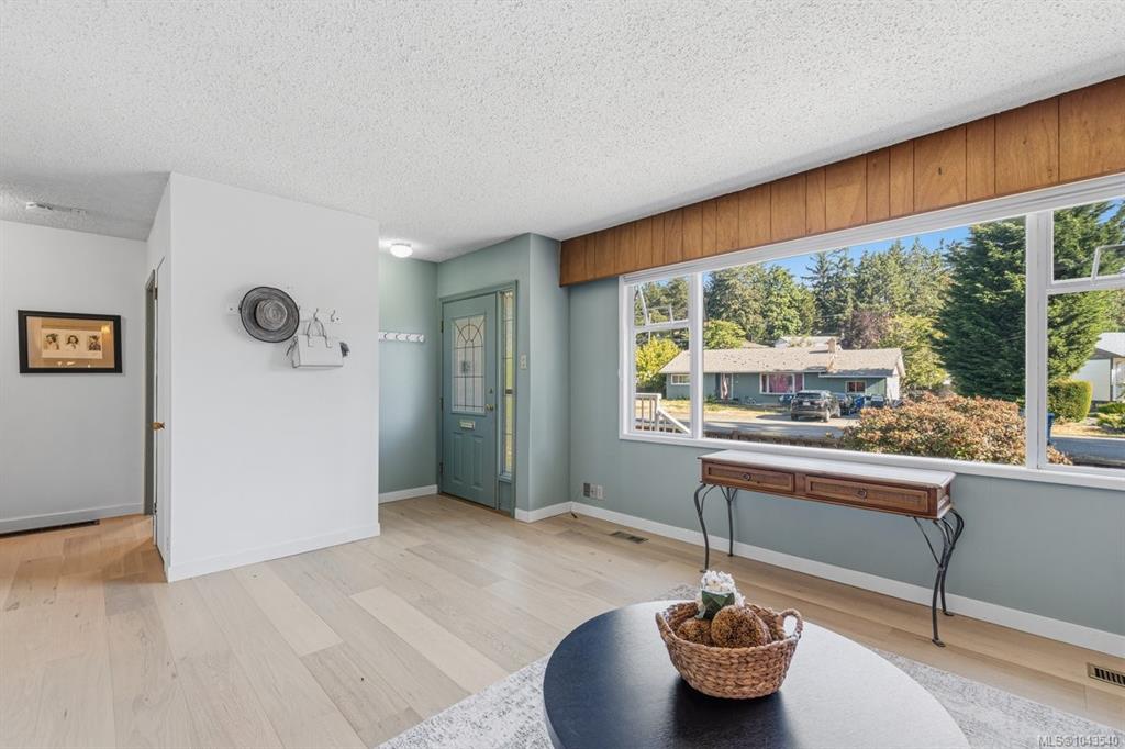 Fourth View of 526 Ruby Cres, Nanaimo, BC, V9T 2P8