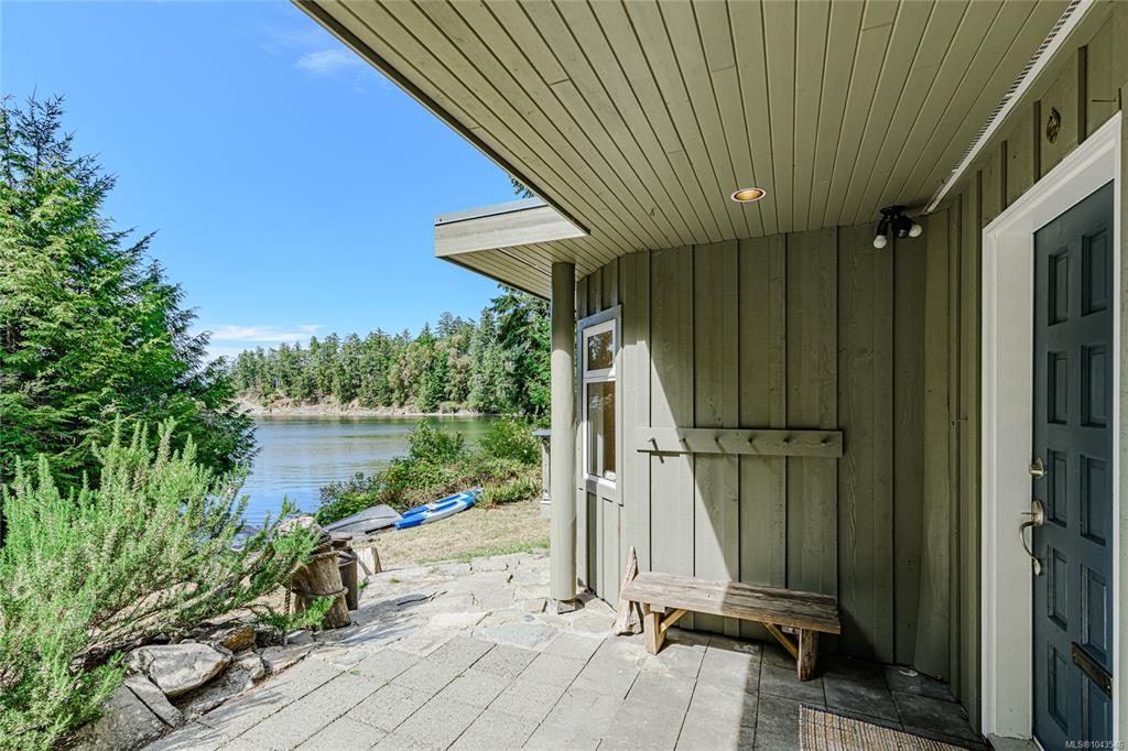 Third View of 115 Grantville St, Salt Spring, BC, V8K 1N9
