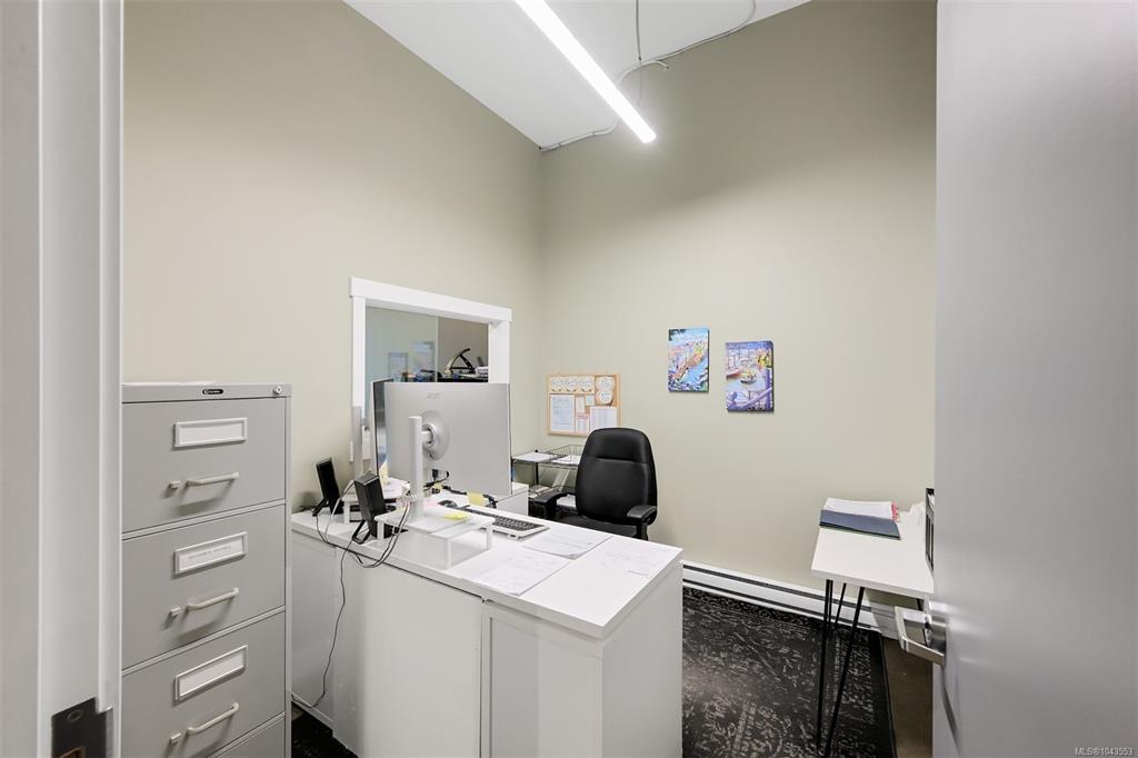 Fifth View of 555 Hillside Ave, Victoria, BC, V8T 1Y8
