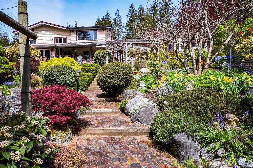 Fifth View of 697 Crestwood Rd, Gabriola Island, BC, V0R 1X4