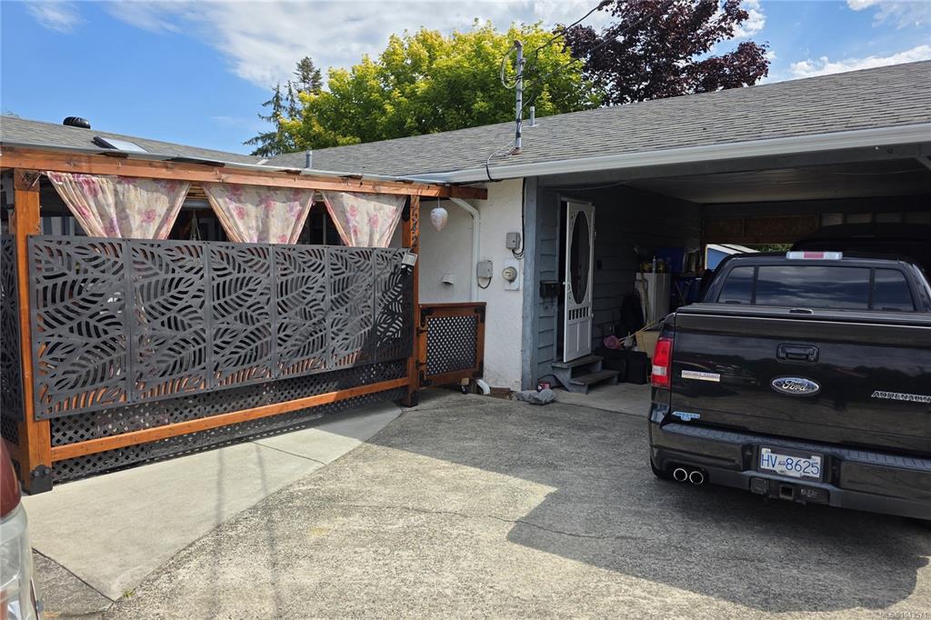 542 Grayson Rd, 1043571, BC,