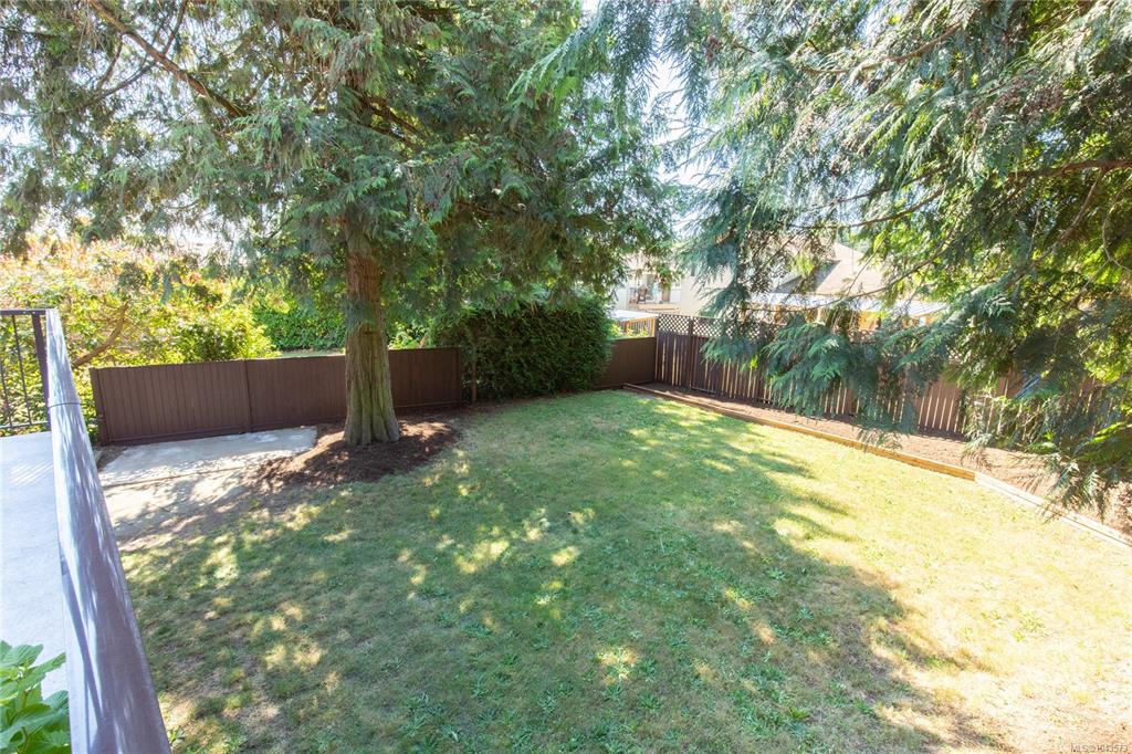 Third View of 3021 Crestwood Pl, Nanaimo, BC, V9T 1P3