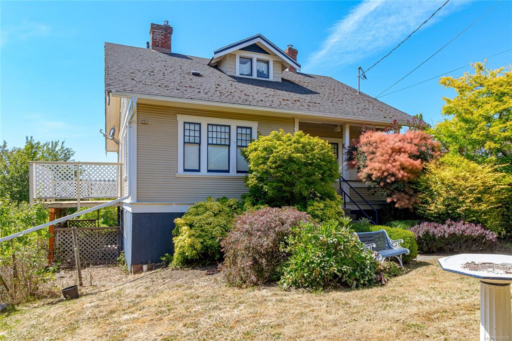 Third View of 4014 Holland Ave, Saanich, BC, V8Z 5K1